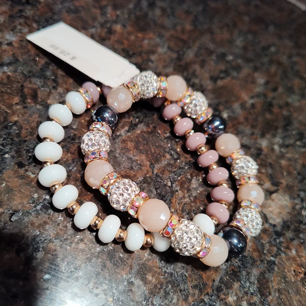 NWT Elegant Pink and White Beaded Bracelet Set